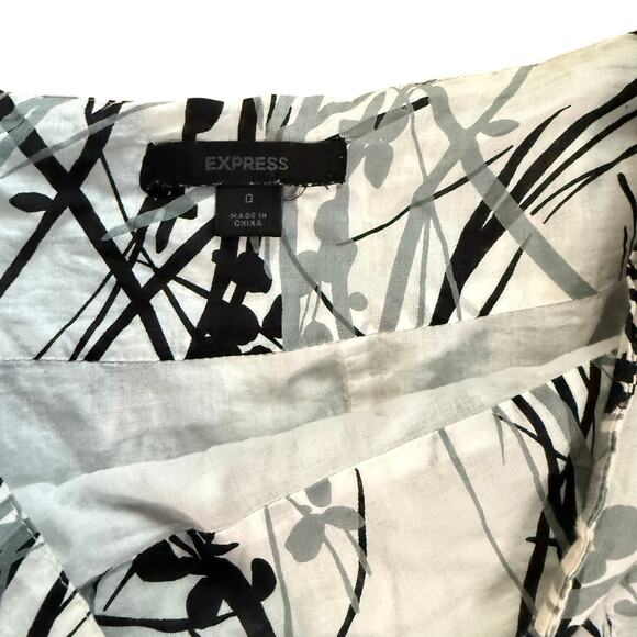 Express Abstract Floral A-Line Skirt, Black/White, Size 0 - Picture 2 of 3